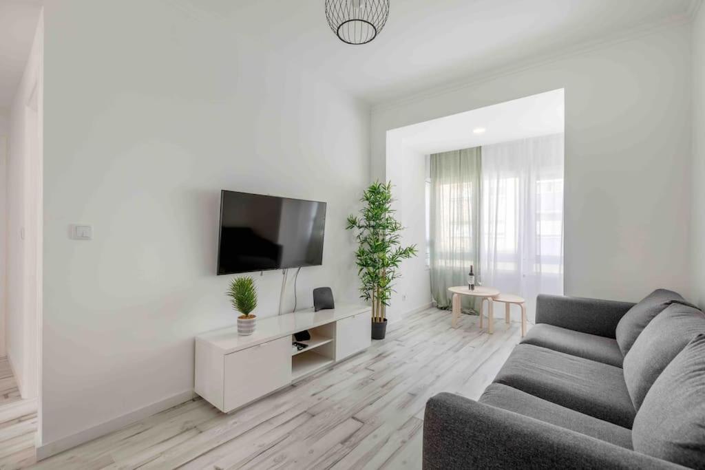 Lovely 3-Bedroom Condo W/ Free Parking On Premises Келуш Екстер'єр фото